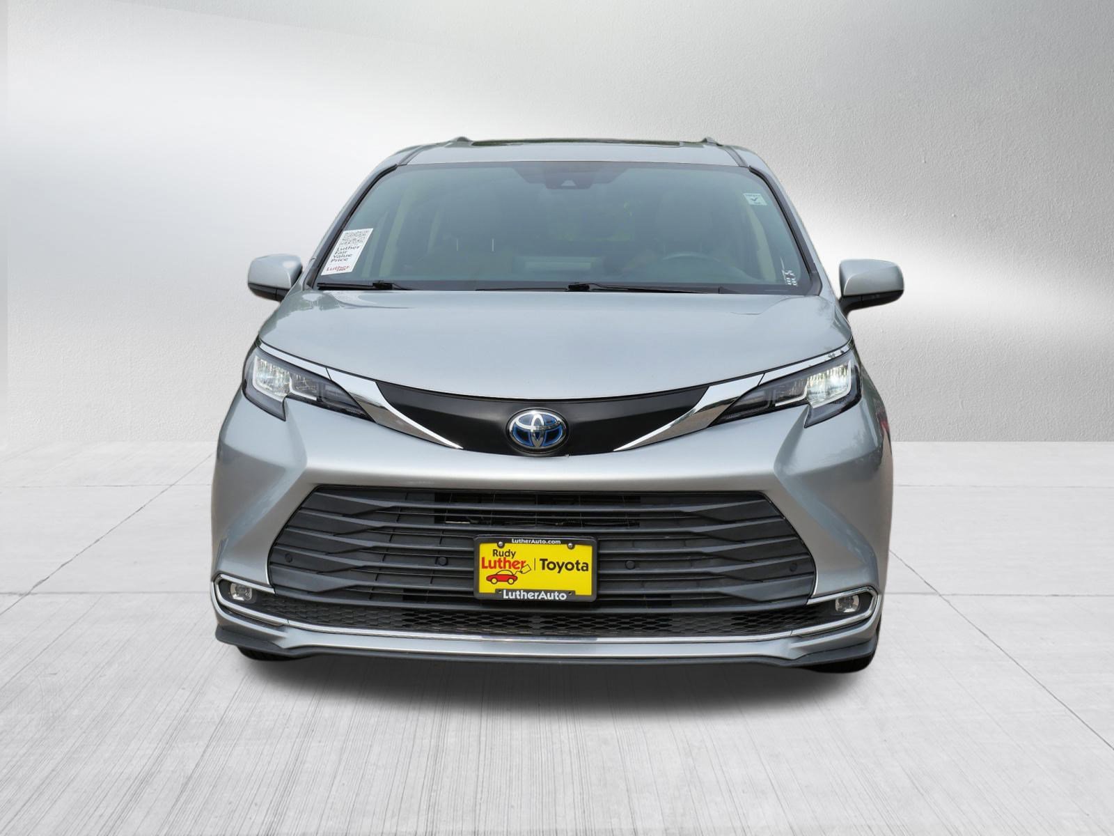Certified 2022 Toyota Sienna XLE with VIN 5TDJSKFC7NS044190 for sale in Golden Valley, Minnesota