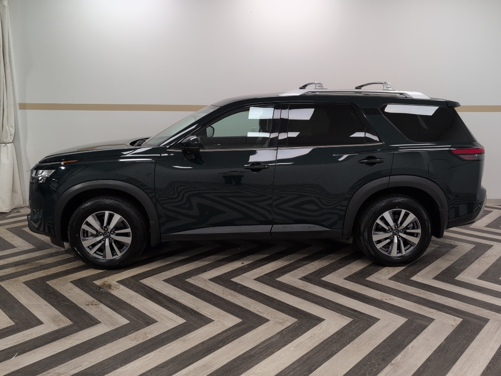 2023 Nissan Pathfinder SL photo 2