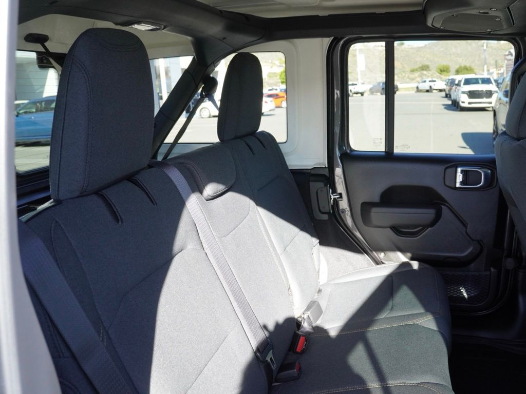 New 2026 Granite Crystal Metallic Clear-Coat Exterior Paint Jeep 4-Door Sport S image 24