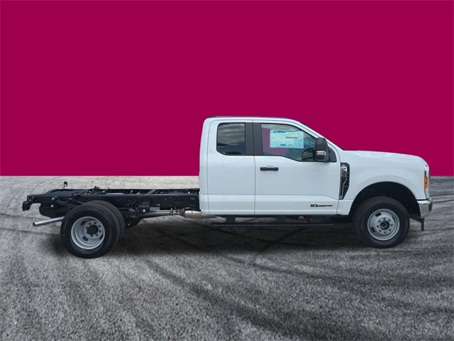 2025 Ford F-350 XL photo 3