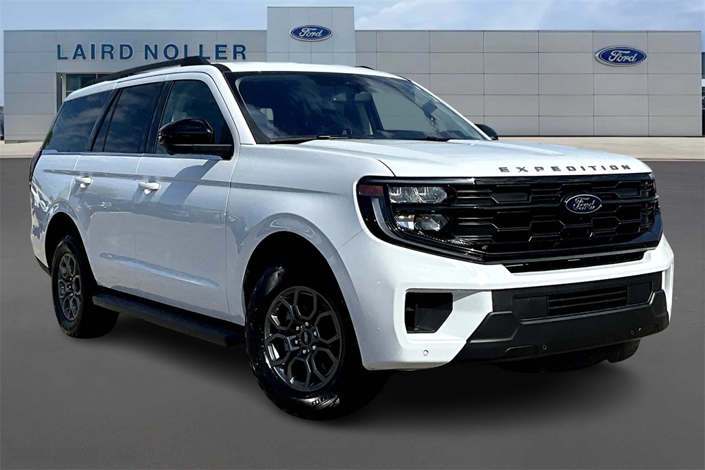 2025 Ford Expedition photo 2