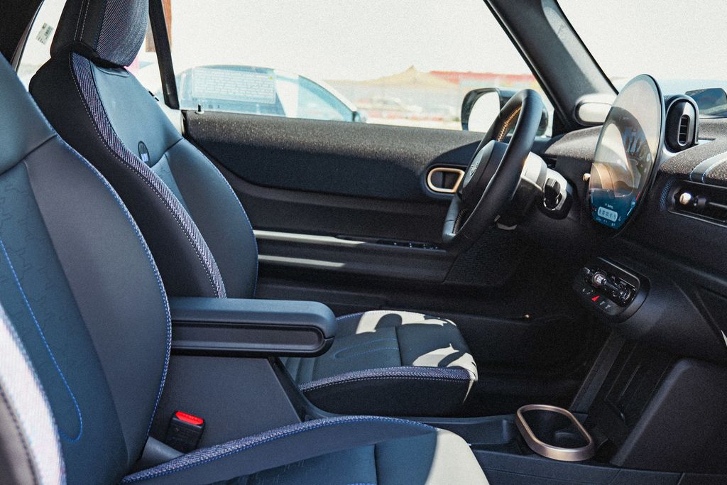 2026 Mini Cooper Convertible Iconic photo 13