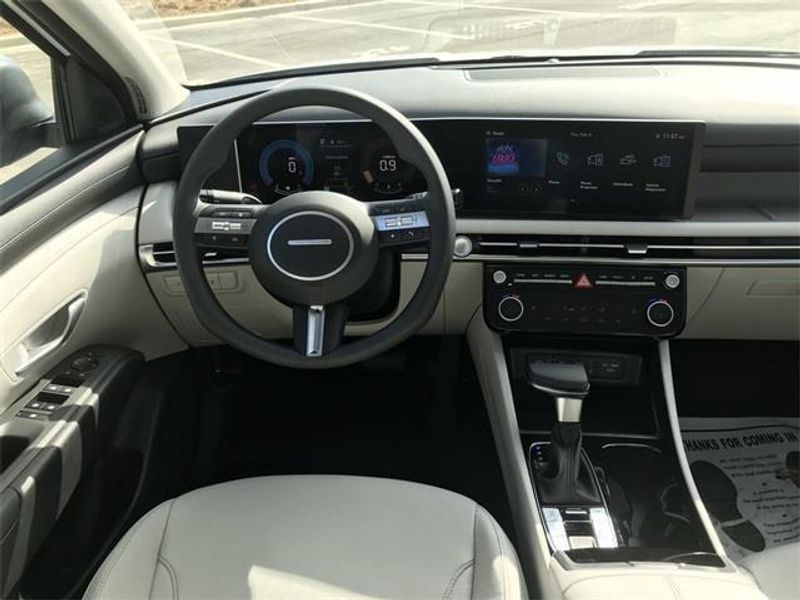 2025 Hyundai Tucson SEL photo 2