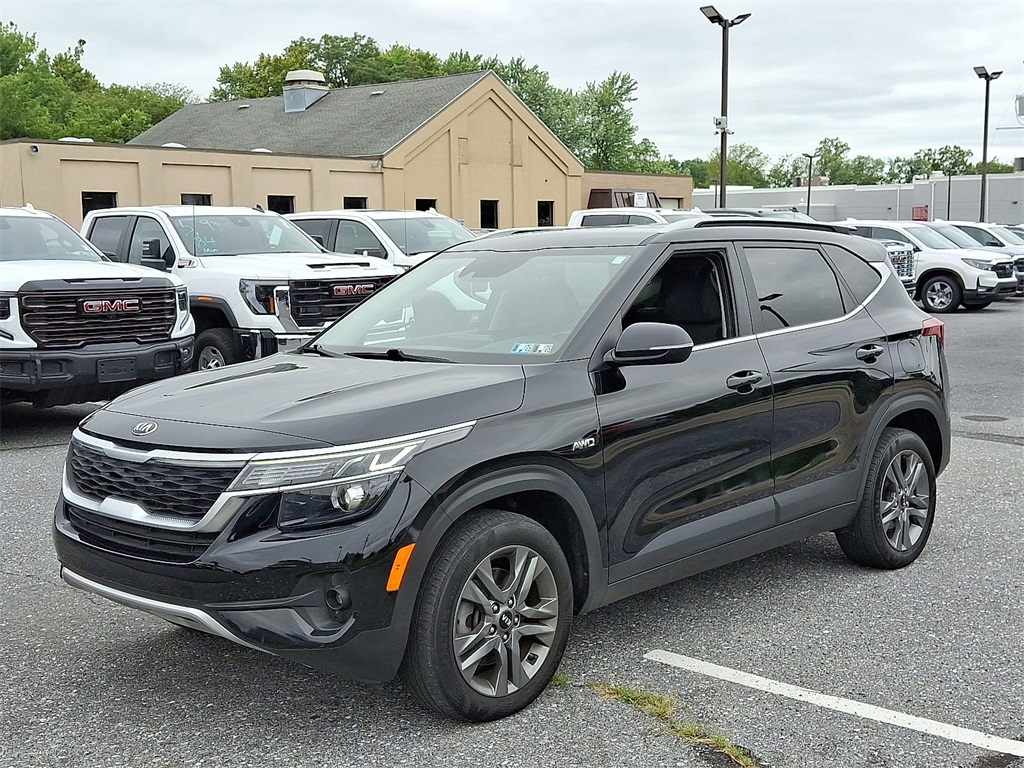 2021 Kia Seltos S photo 2