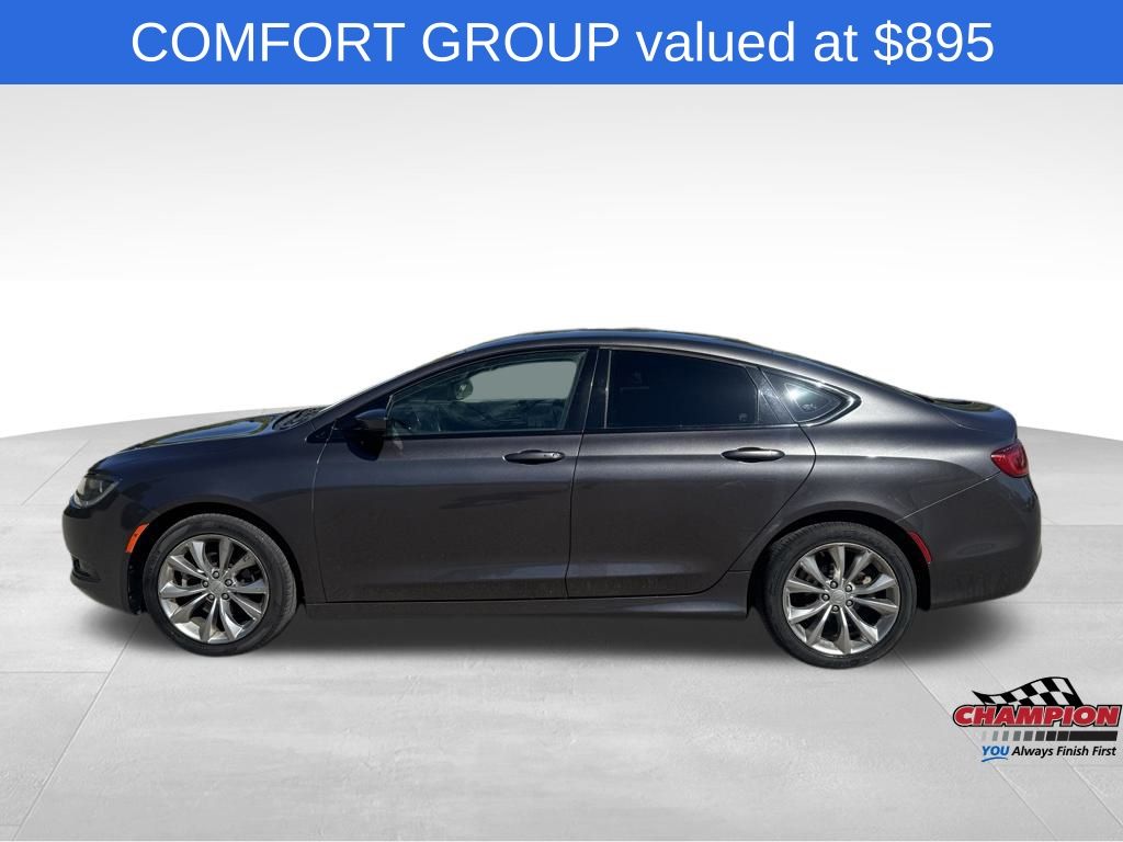 2015 Chrysler 200 S photo 2