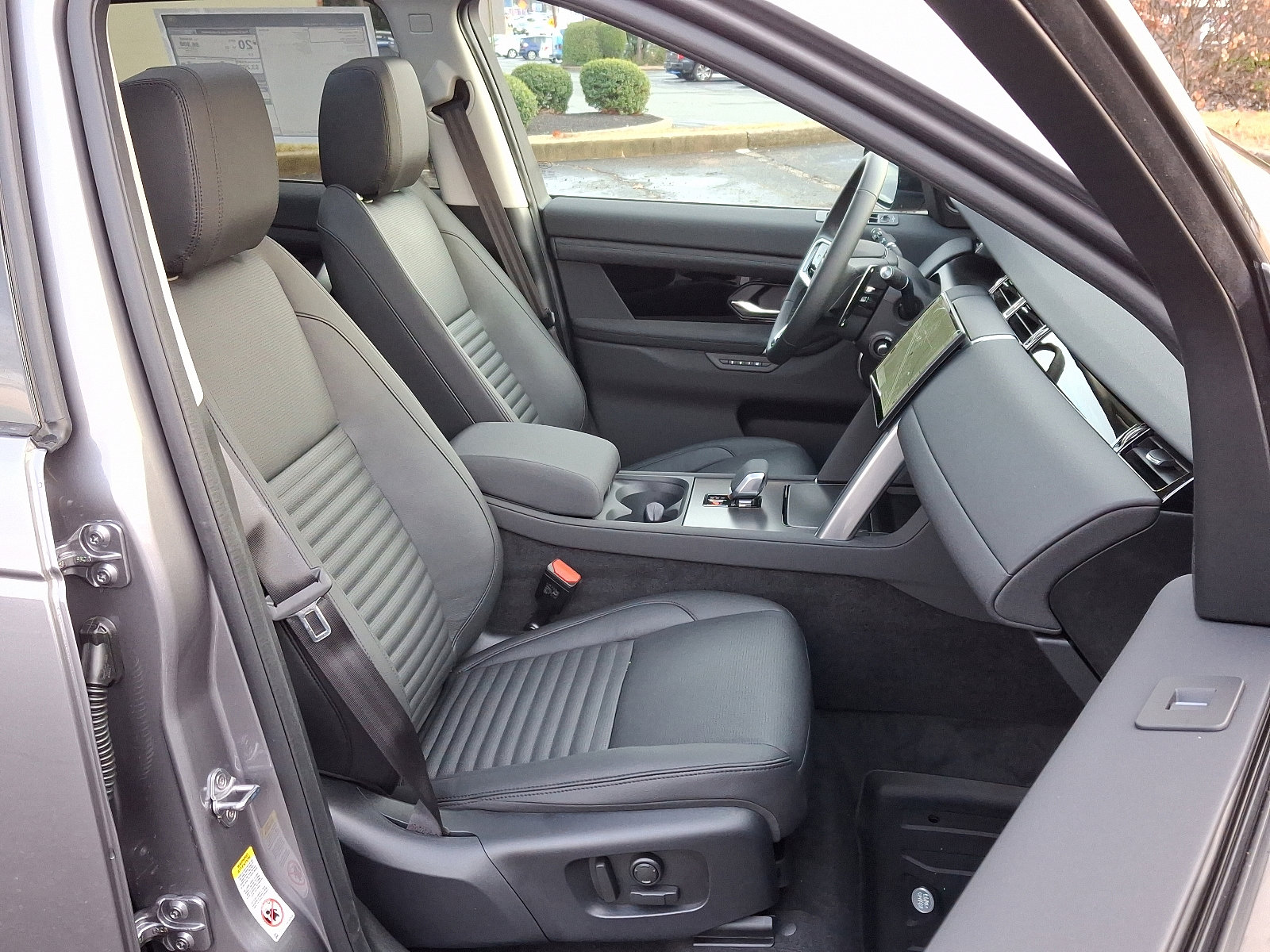 2025 Land Rover Discovery Sport S photo 11