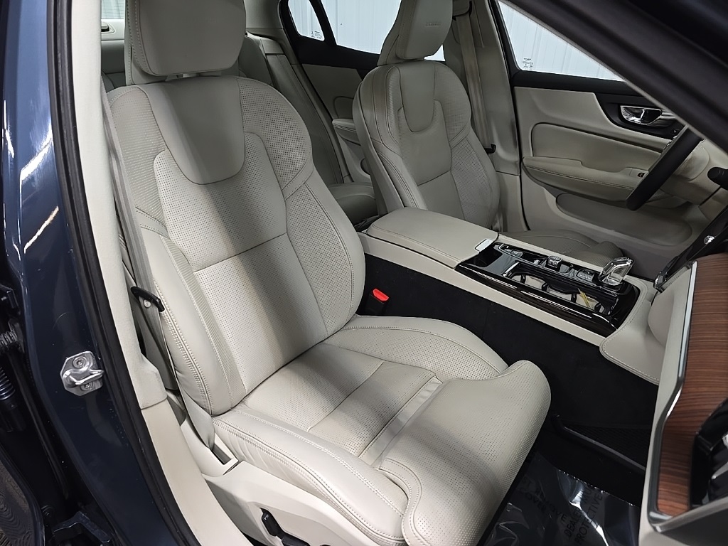 2019 Volvo S60 T8 Inscription photo 14