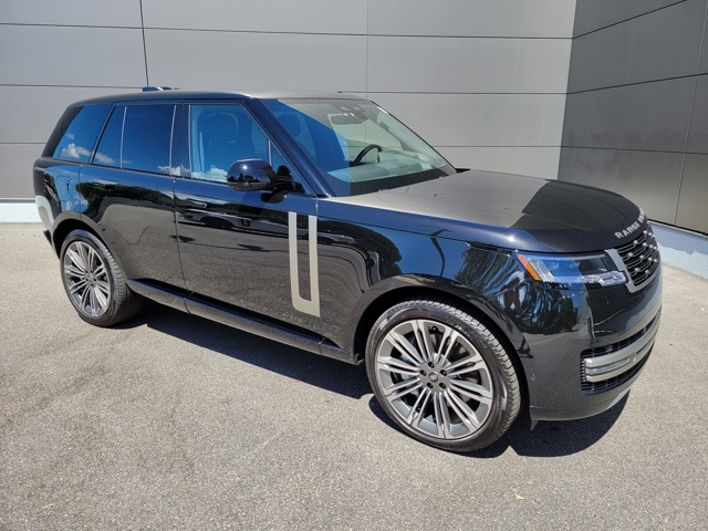 2024 Land Rover Range Rover SE photo 8