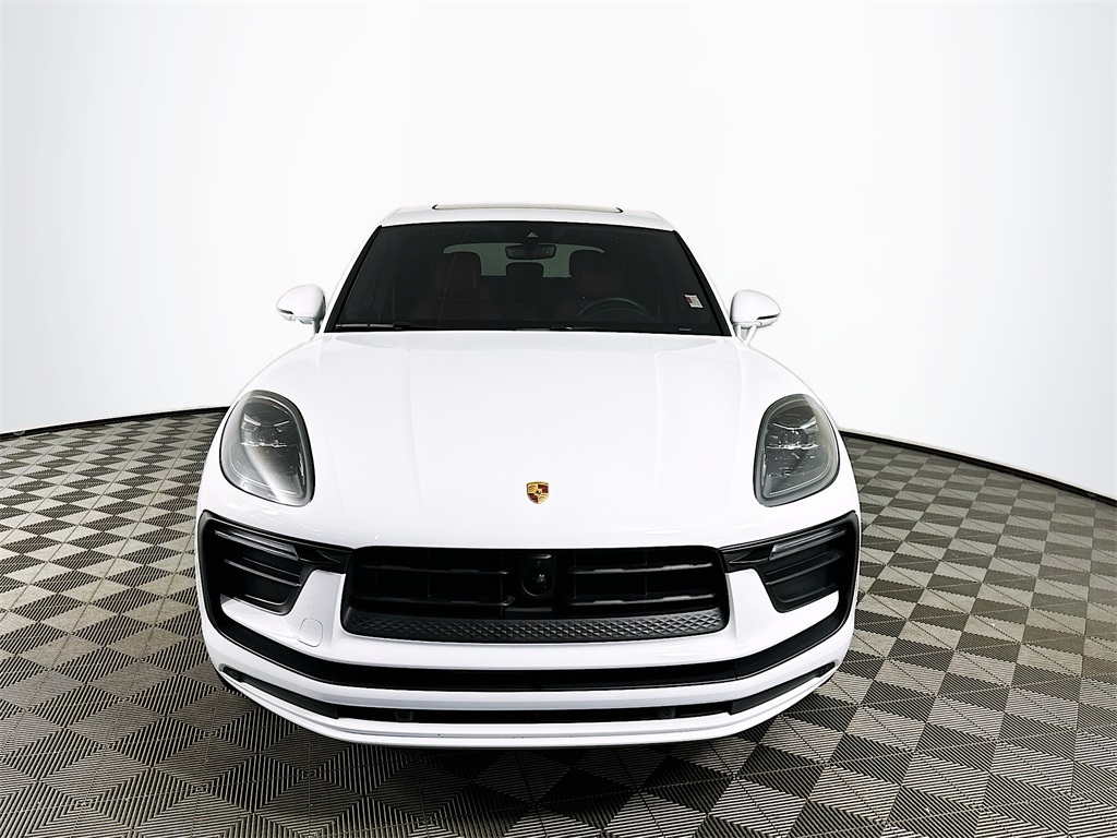 2024 Porsche Macan T photo 2
