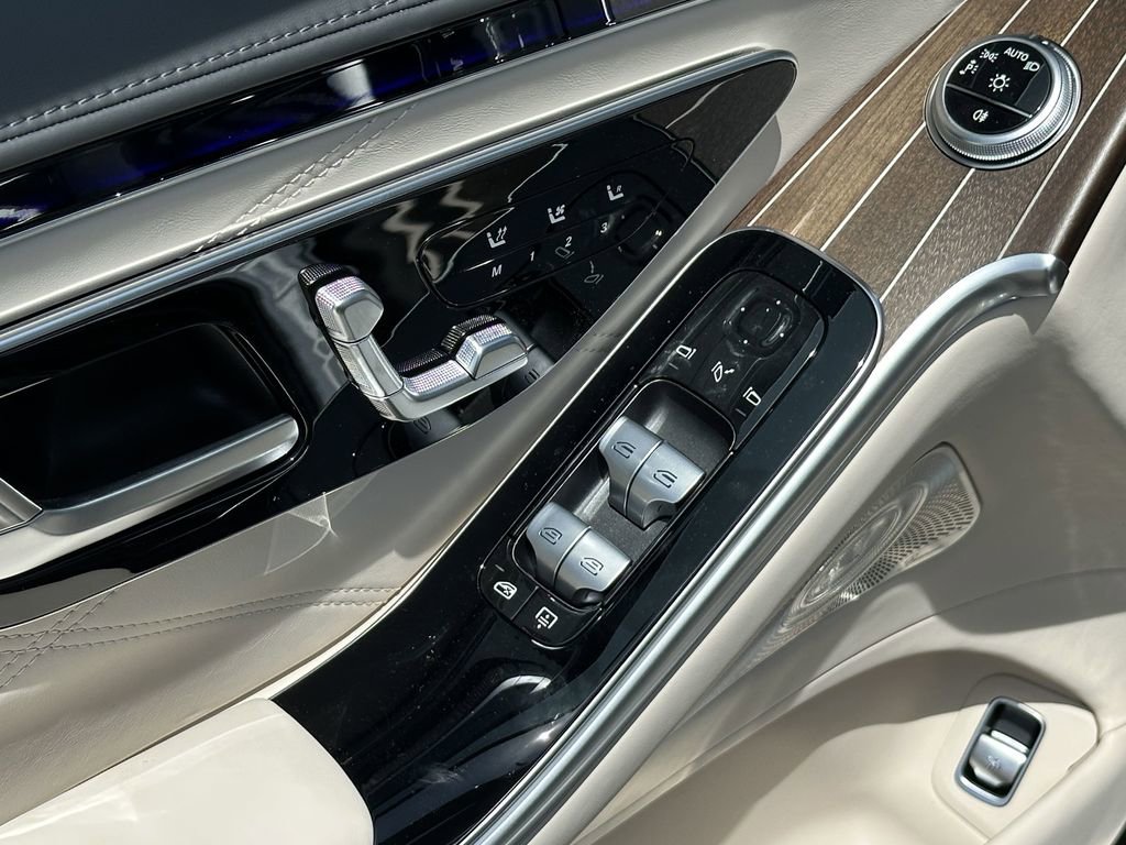 2025 Mercedes Benz S AMG 63 e 4MATIC photo 12