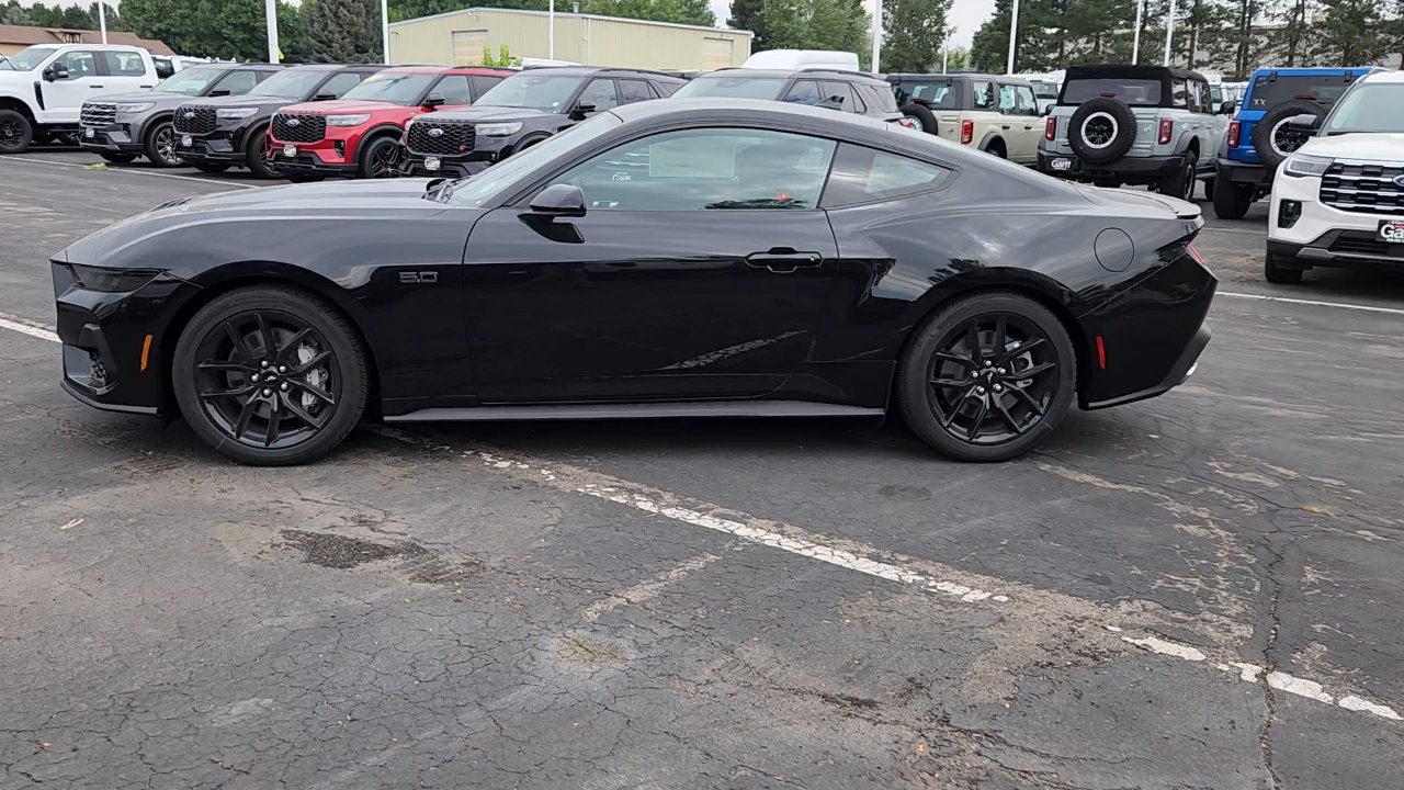 2025 Ford Mustang GT Premium photo 3