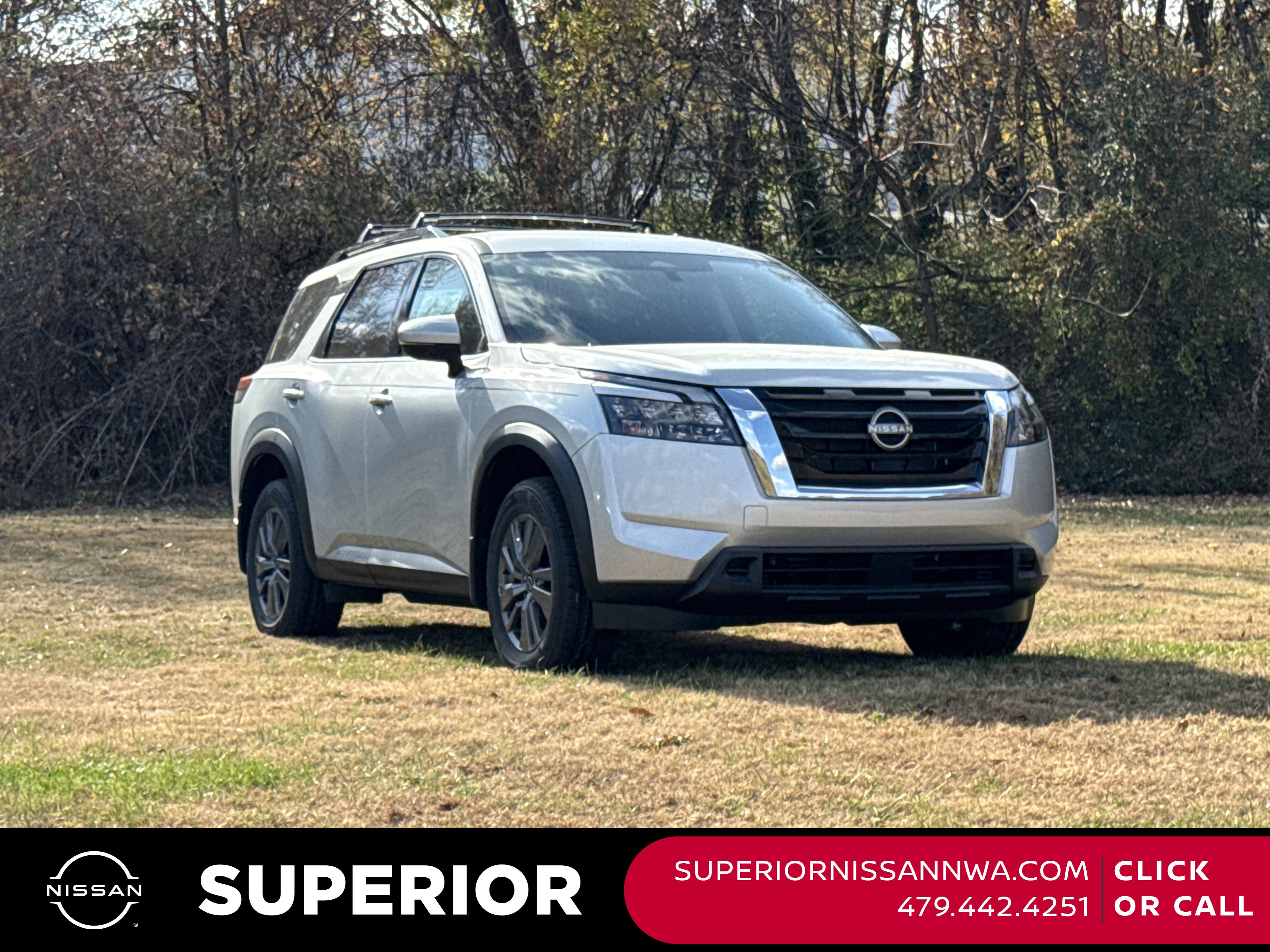 2025 Nissan Pathfinder SV's photo