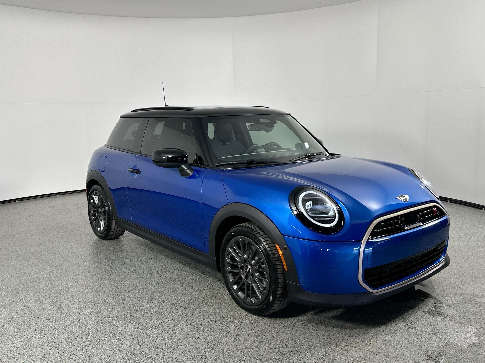 2025 Mini Cooper 2 Door Hardtop Signature photo 3