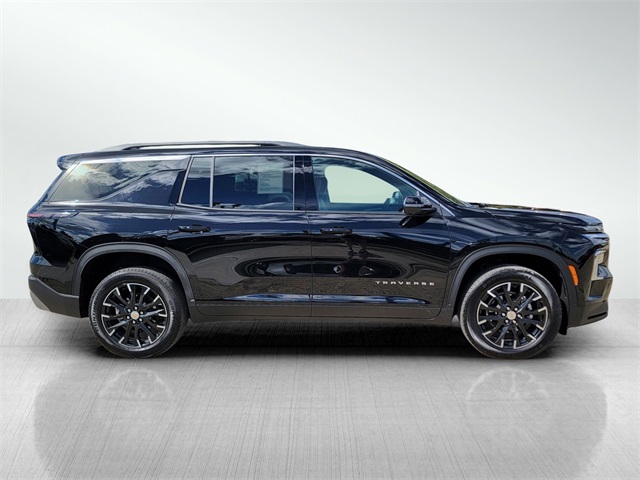 2025 Chevrolet Traverse photo 3