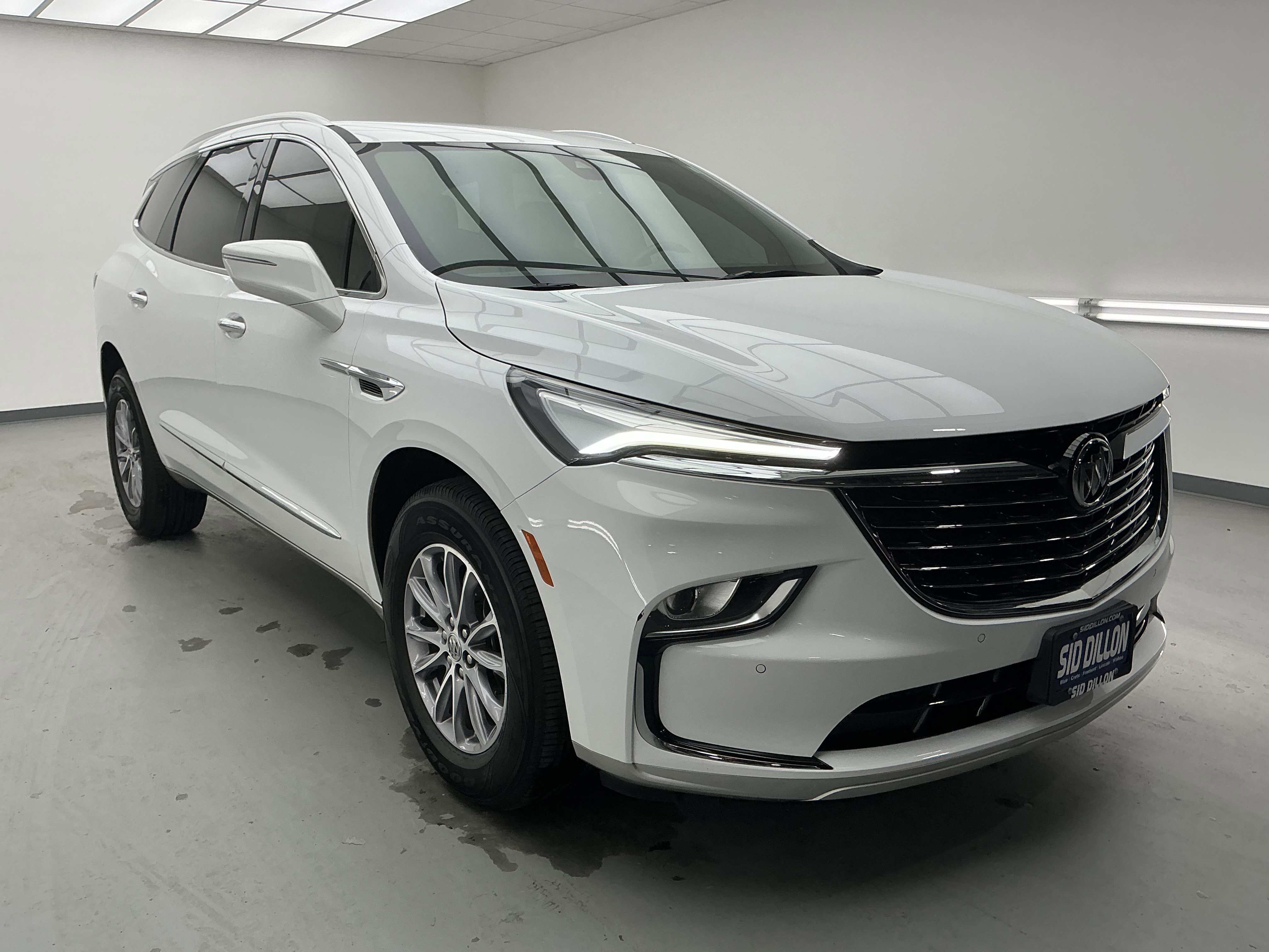 2024 Buick Enclave Essence photo 2