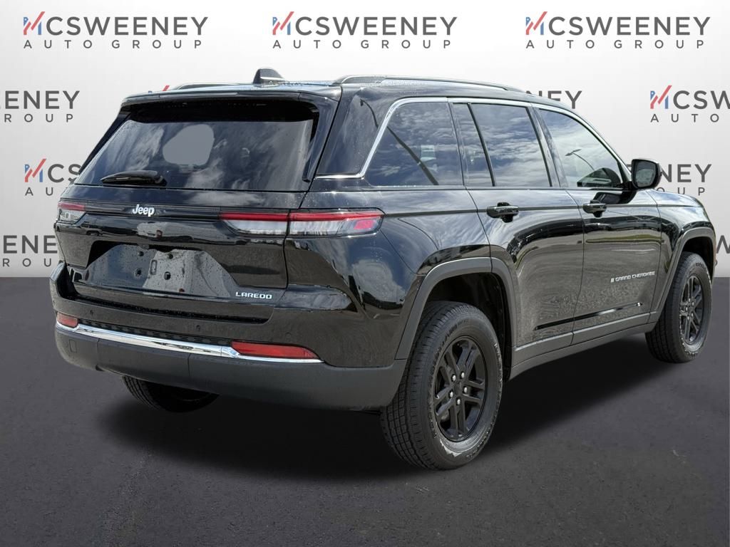 2023 Jeep Grand Cherokee Laredo photo 2