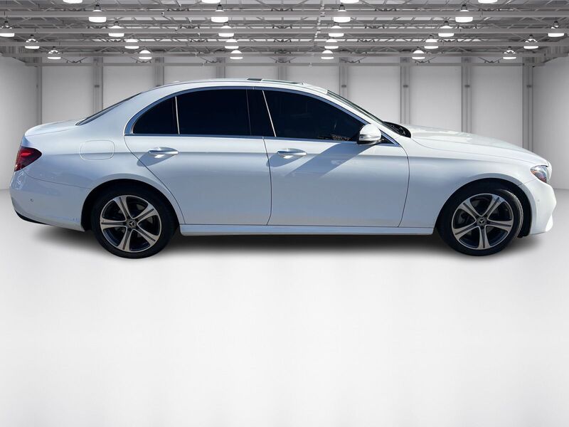 2018 Mercedes Benz E 300 4MATIC photo 4