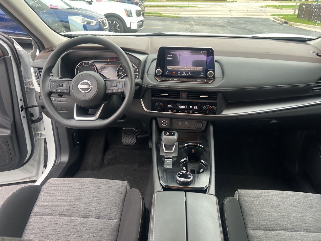 2023 Nissan Rogue SV photo 17