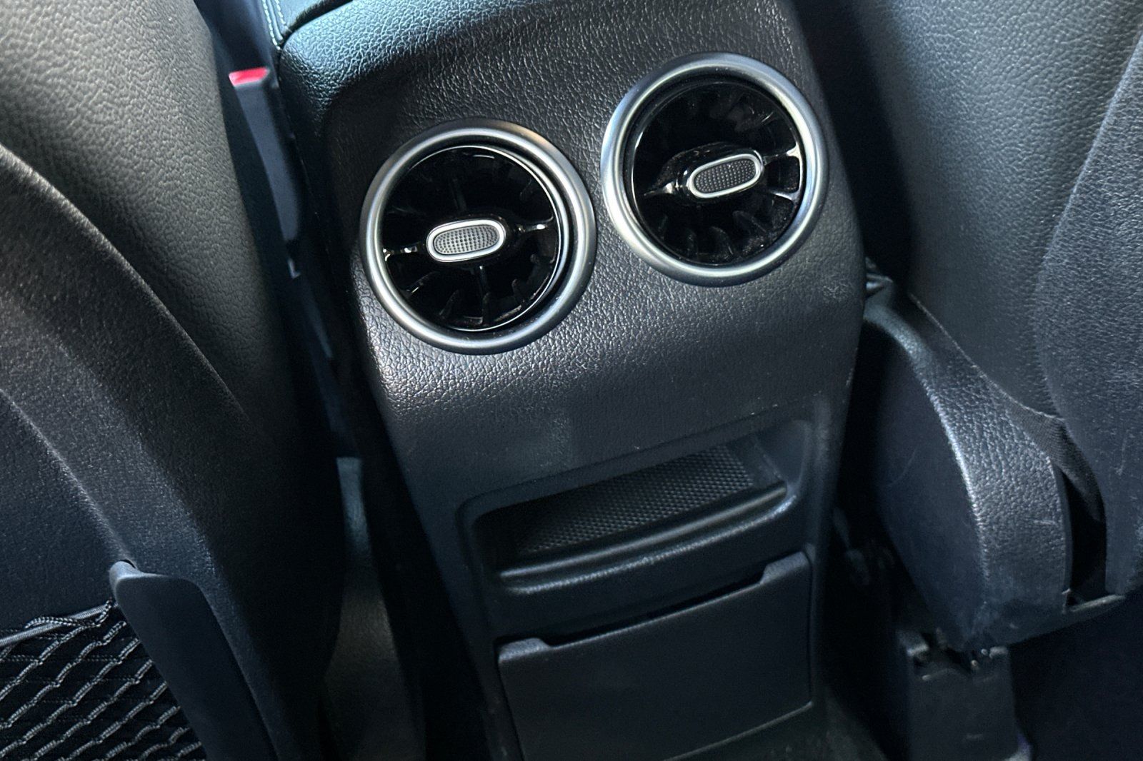 2021 Mercedes Benz GLB 250 photo 21