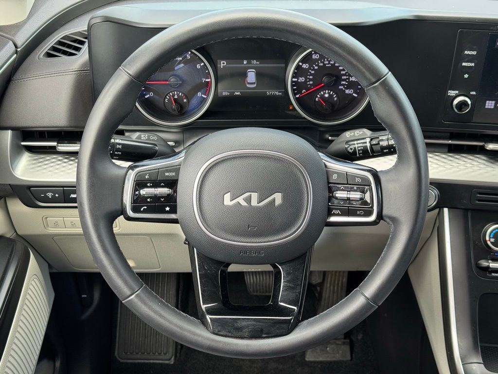 2023 Kia Carnival LX photo 10