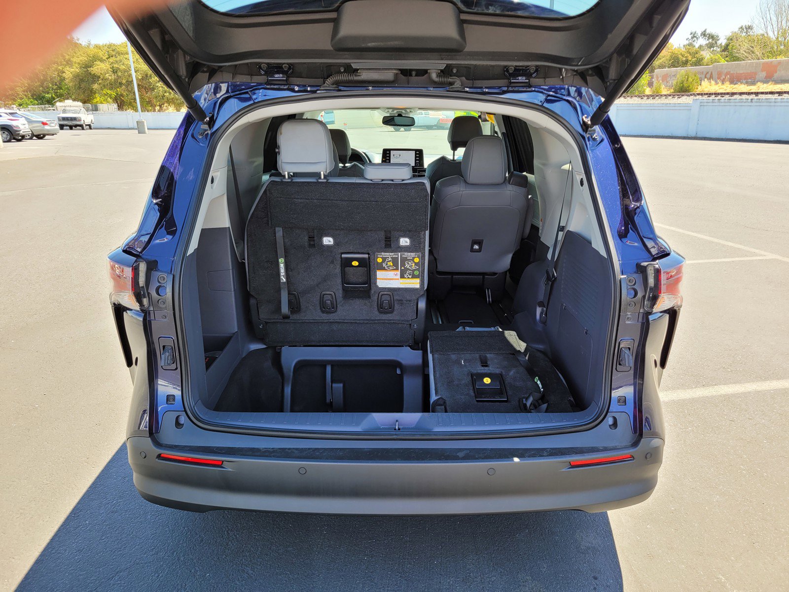 2023 Toyota Sienna XLE photo 10
