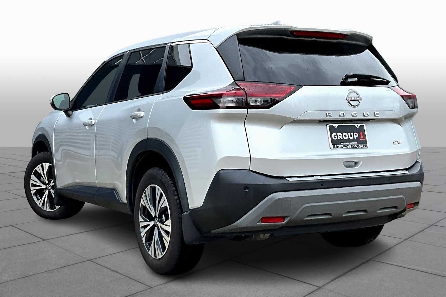 2022 Nissan Rogue SV photo 9