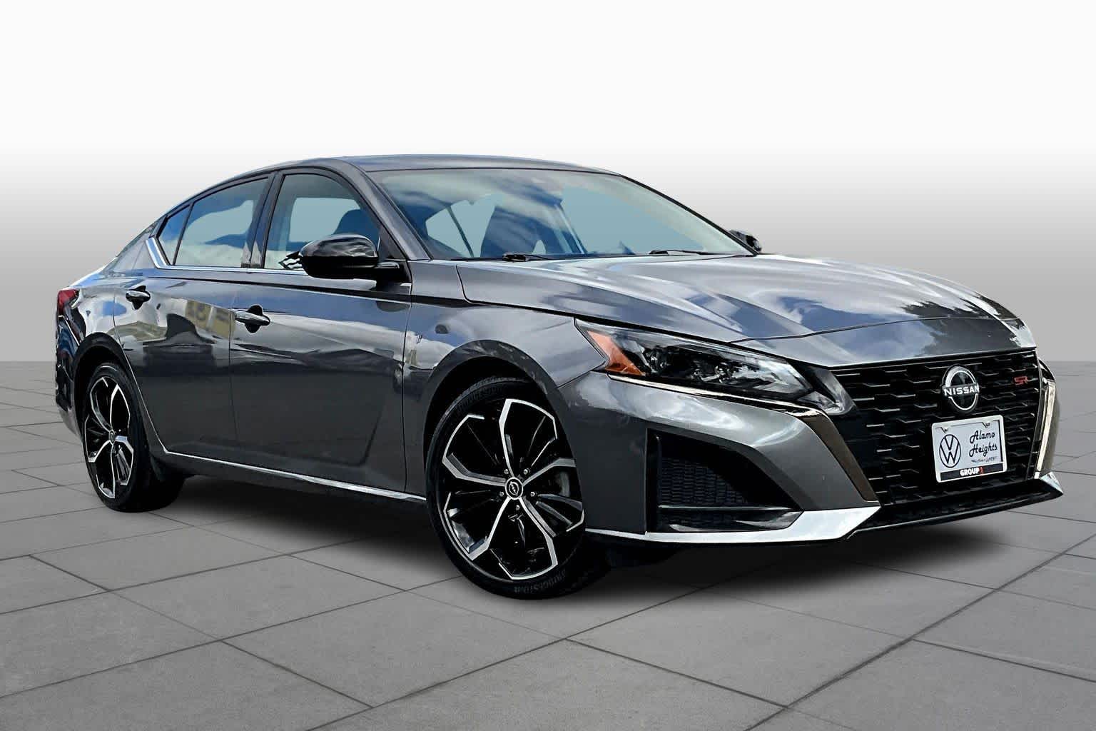 2024 Nissan Altima 2.5 SR photo 2