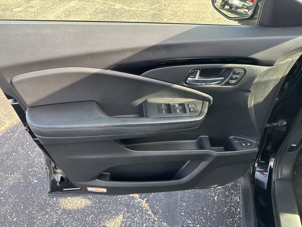 2016 Honda Pilot Touring photo 26