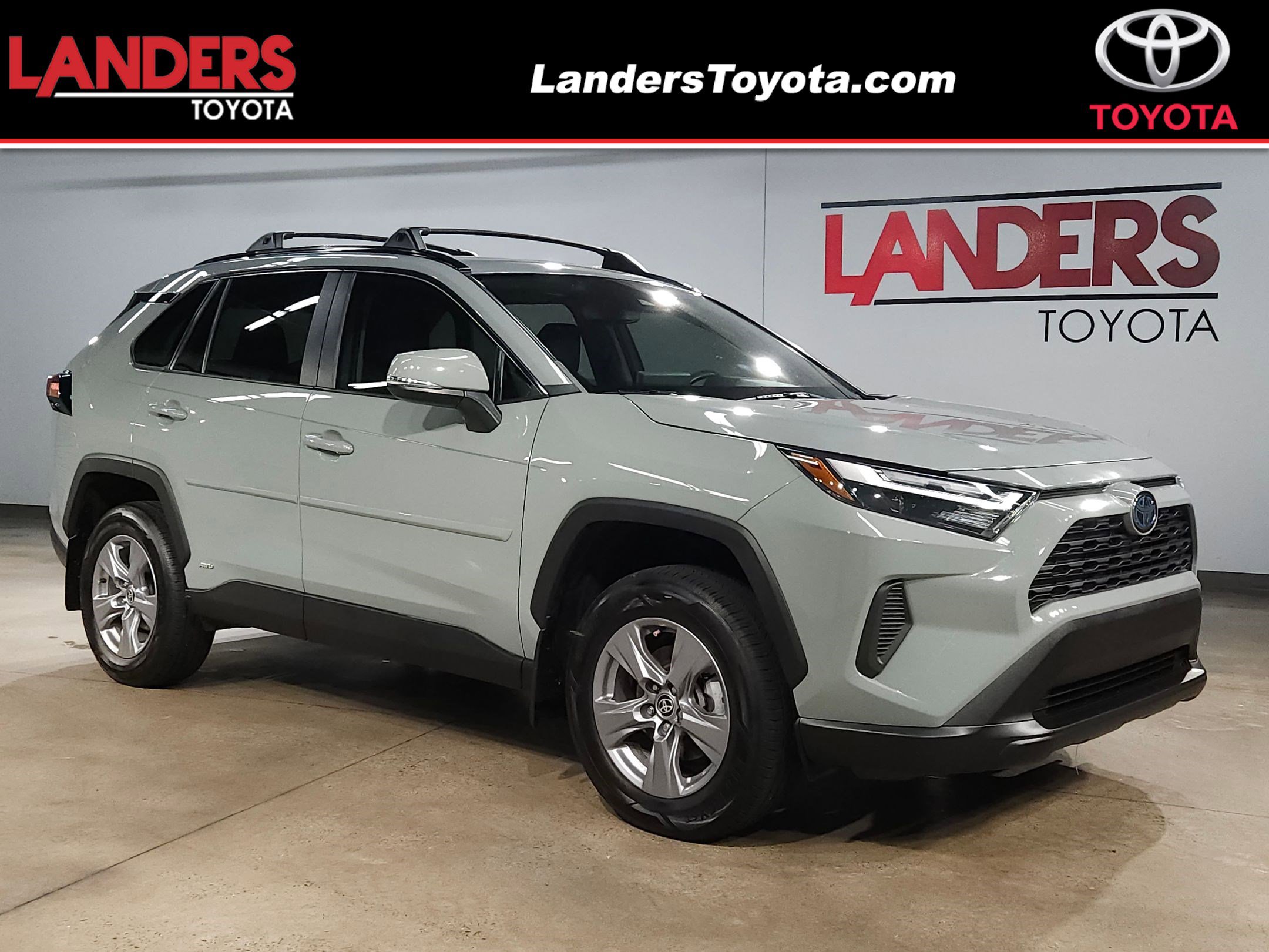 2022 Toyota RAV4 XLE's photo