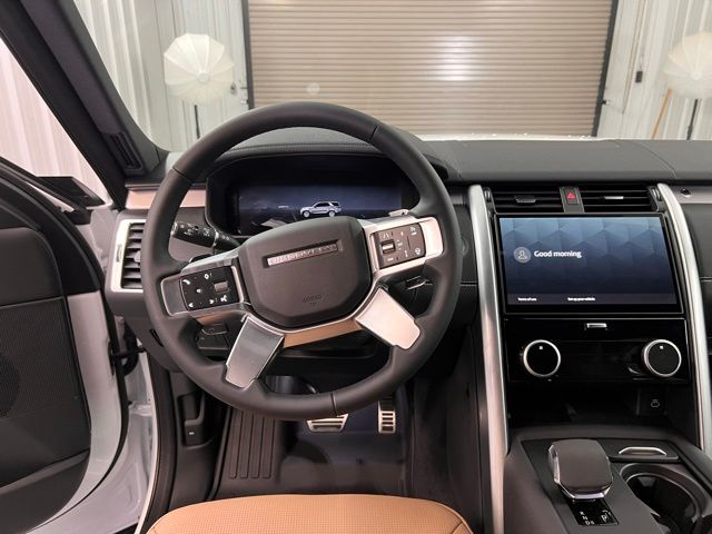 2025 Land Rover Discovery SE photo 16