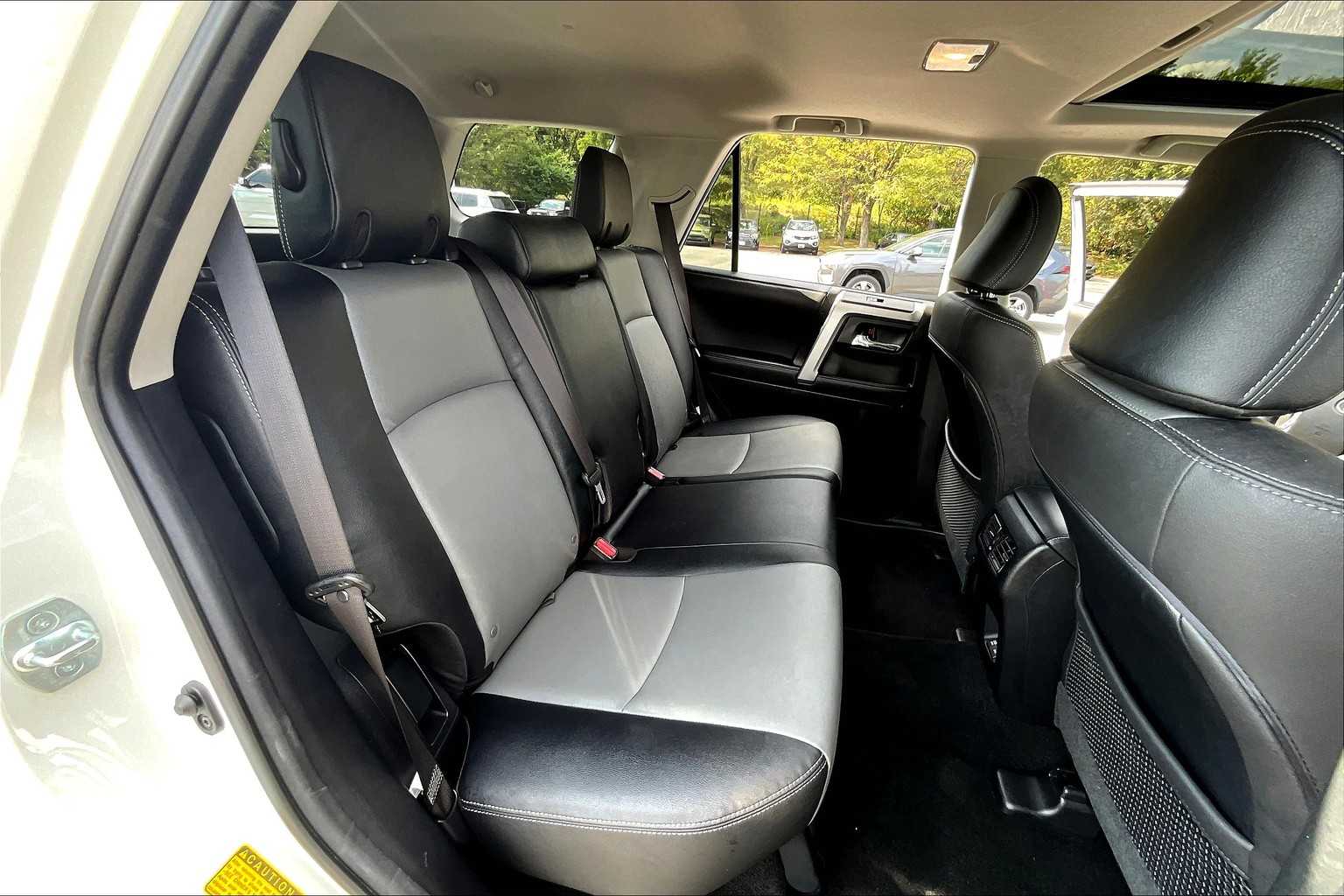 2021 Toyota 4Runner SR5 Premium photo 19