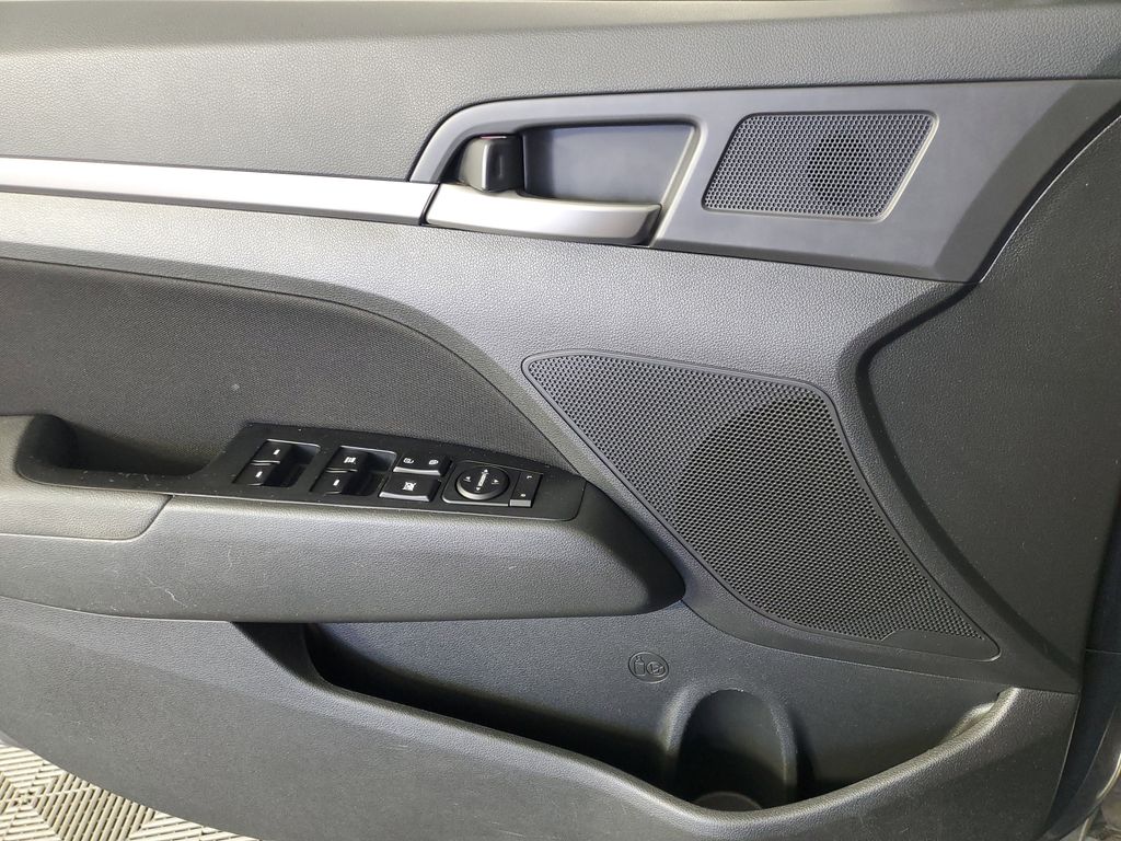2018 Hyundai Elantra SEL photo 25