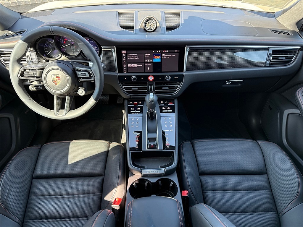 2025 Porsche Macan GTS photo 12