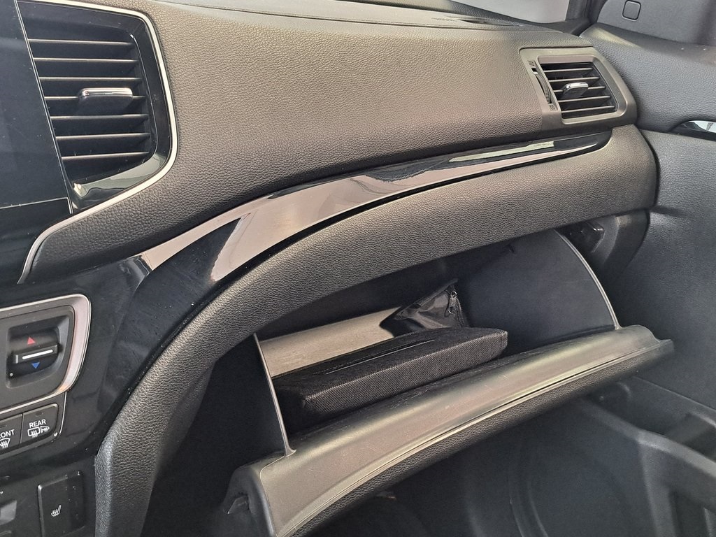 2021 Honda Pilot Touring photo 16