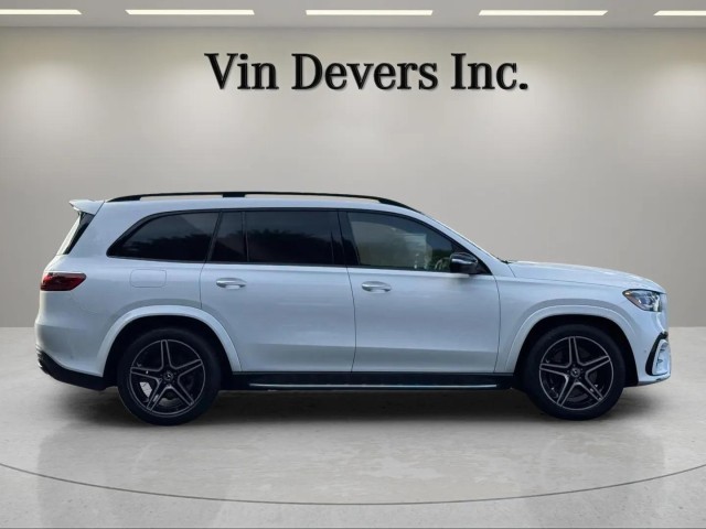 2025 Mercedes Benz GLS 450 4MATIC photo 4