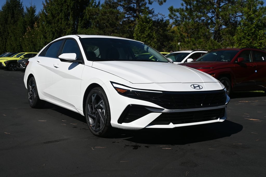 2025 Hyundai Elantra SEL's photo