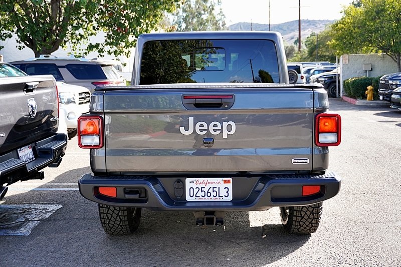 Certified Used 2021 Gray Jeep Overland image 10
