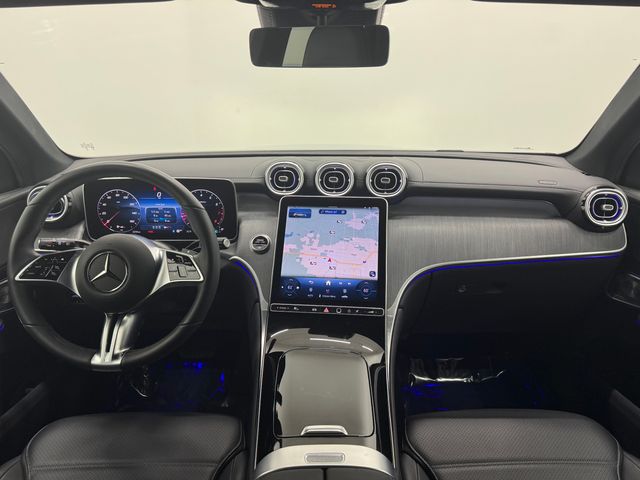 2025 Mercedes Benz GLC 300 photo 2
