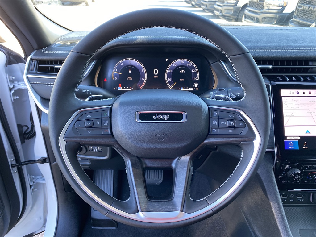 2025 Jeep Grand Cherokee Limited photo 12