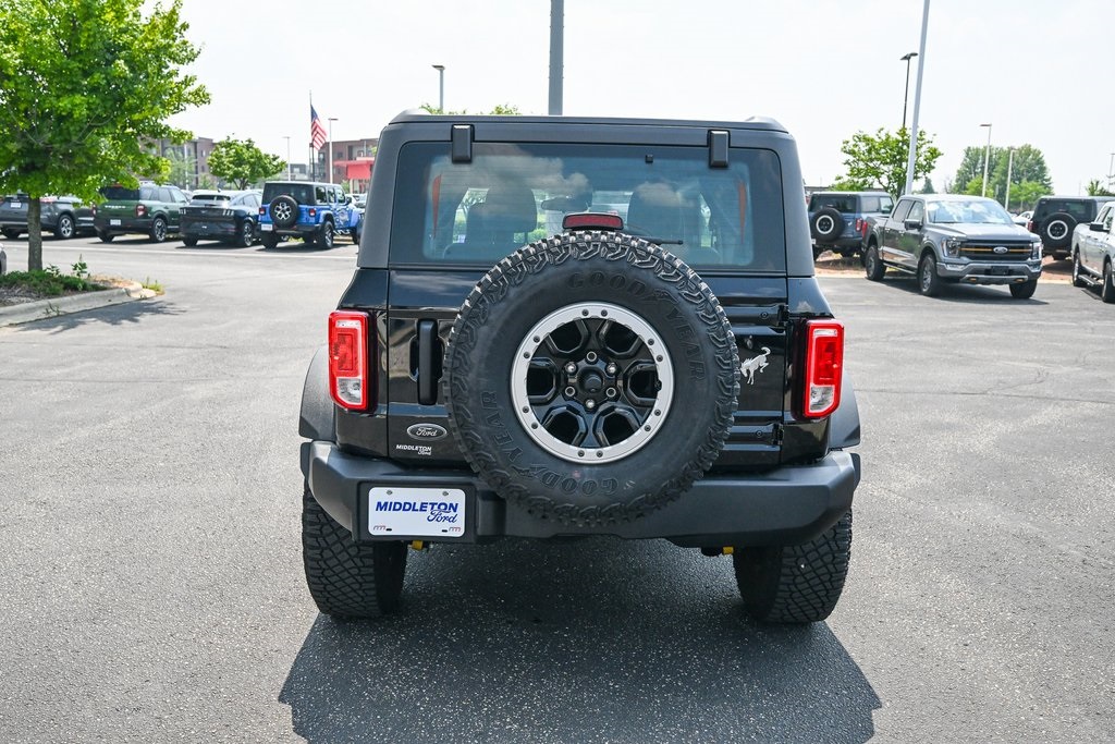 2023 Ford Bronco Base photo 4
