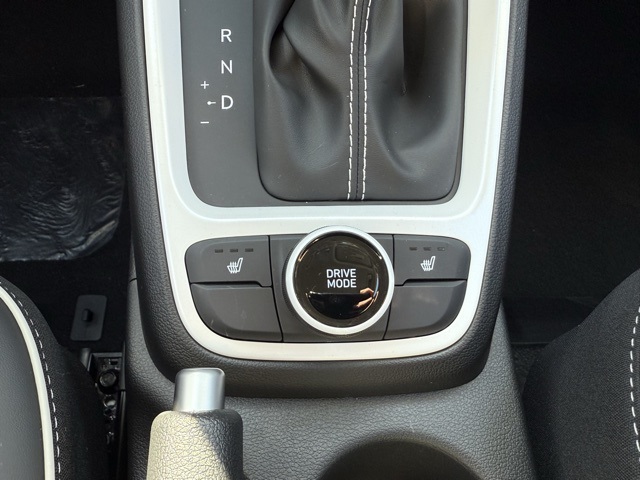 2026 Hyundai Venue SEL photo 23
