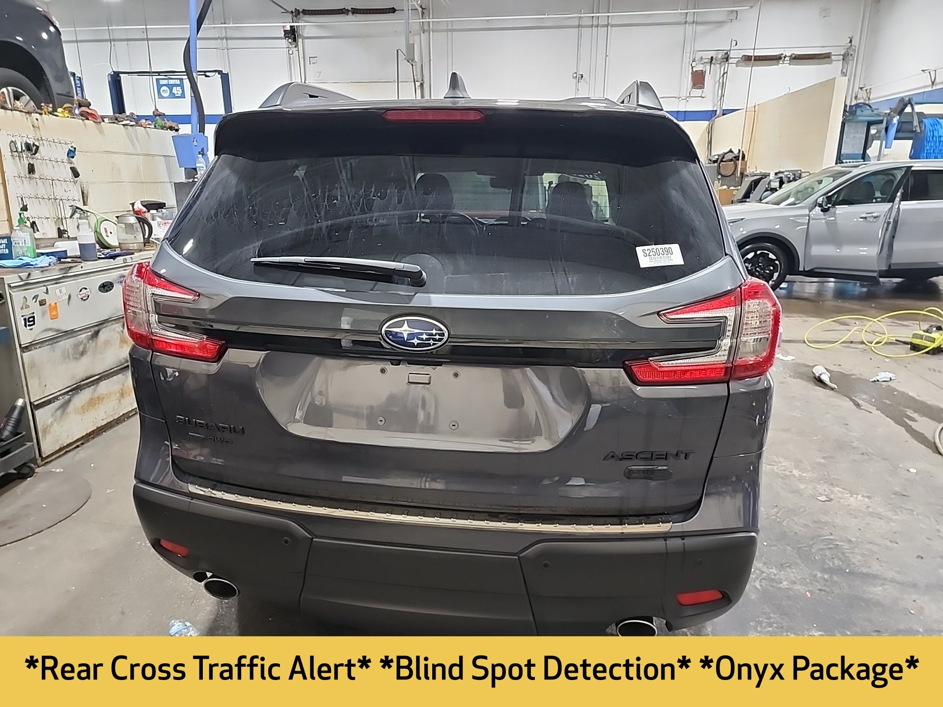 2025 Subaru Ascent Onyx Edition Touring photo 4