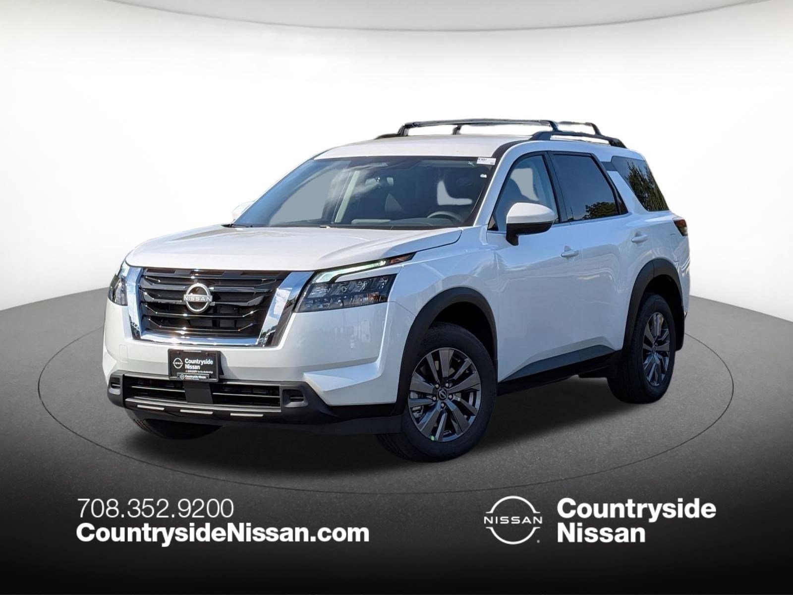 2025 Nissan Pathfinder SV's photo