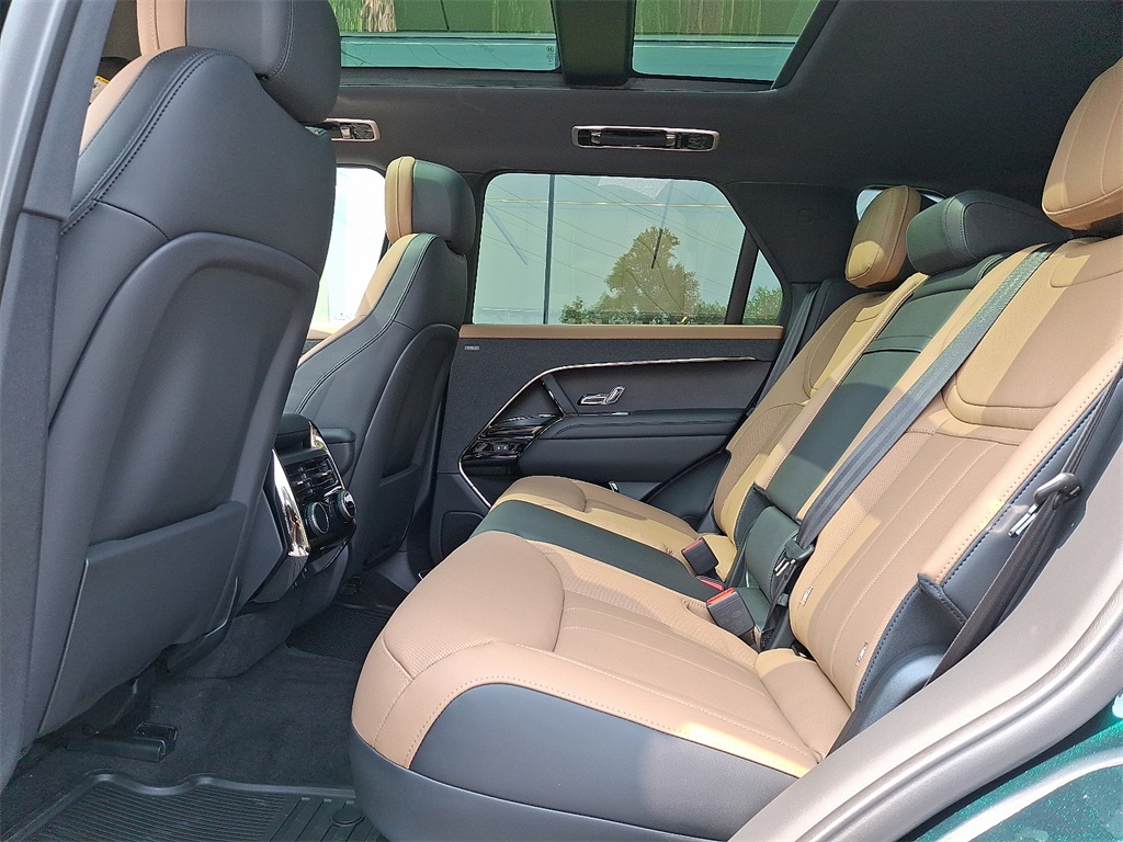 2025 Land Rover Range Rover Sport SE photo 6