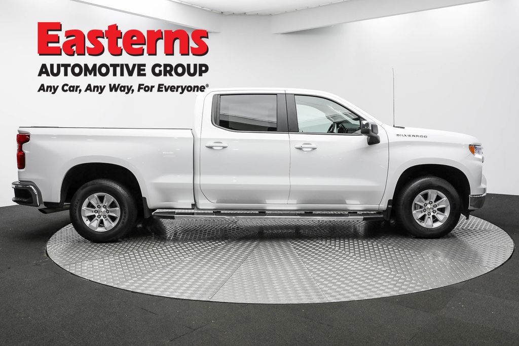 2024 Chevrolet Silverado 1500 LT photo 3