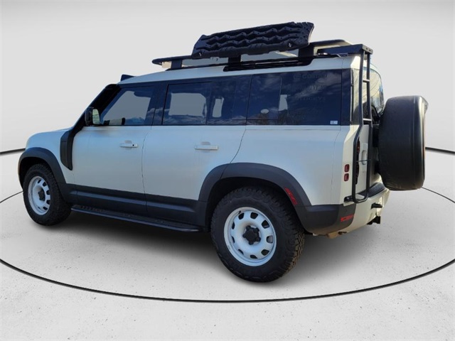 2024 Land Rover Defender 110 S photo 3