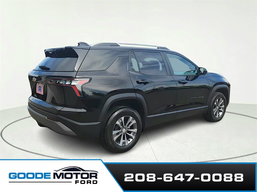 2025 Chevrolet Equinox LT photo 3