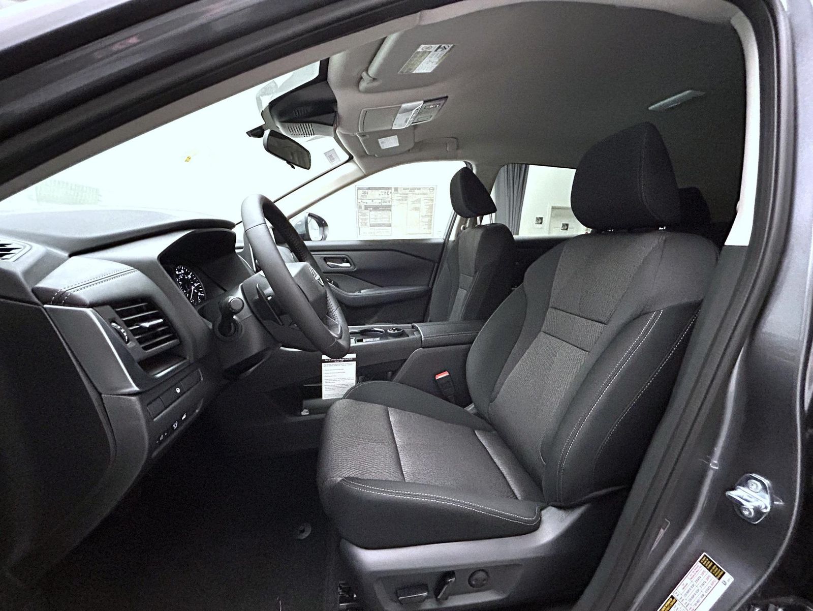 2026 Nissan Rogue SV photo 5