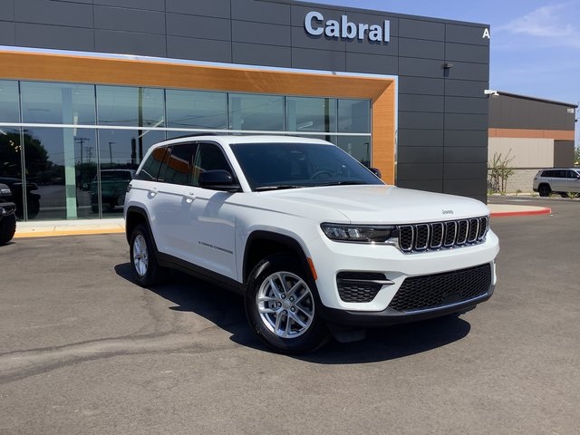 2025 Jeep Grand Cherokee Laredo X photo 2