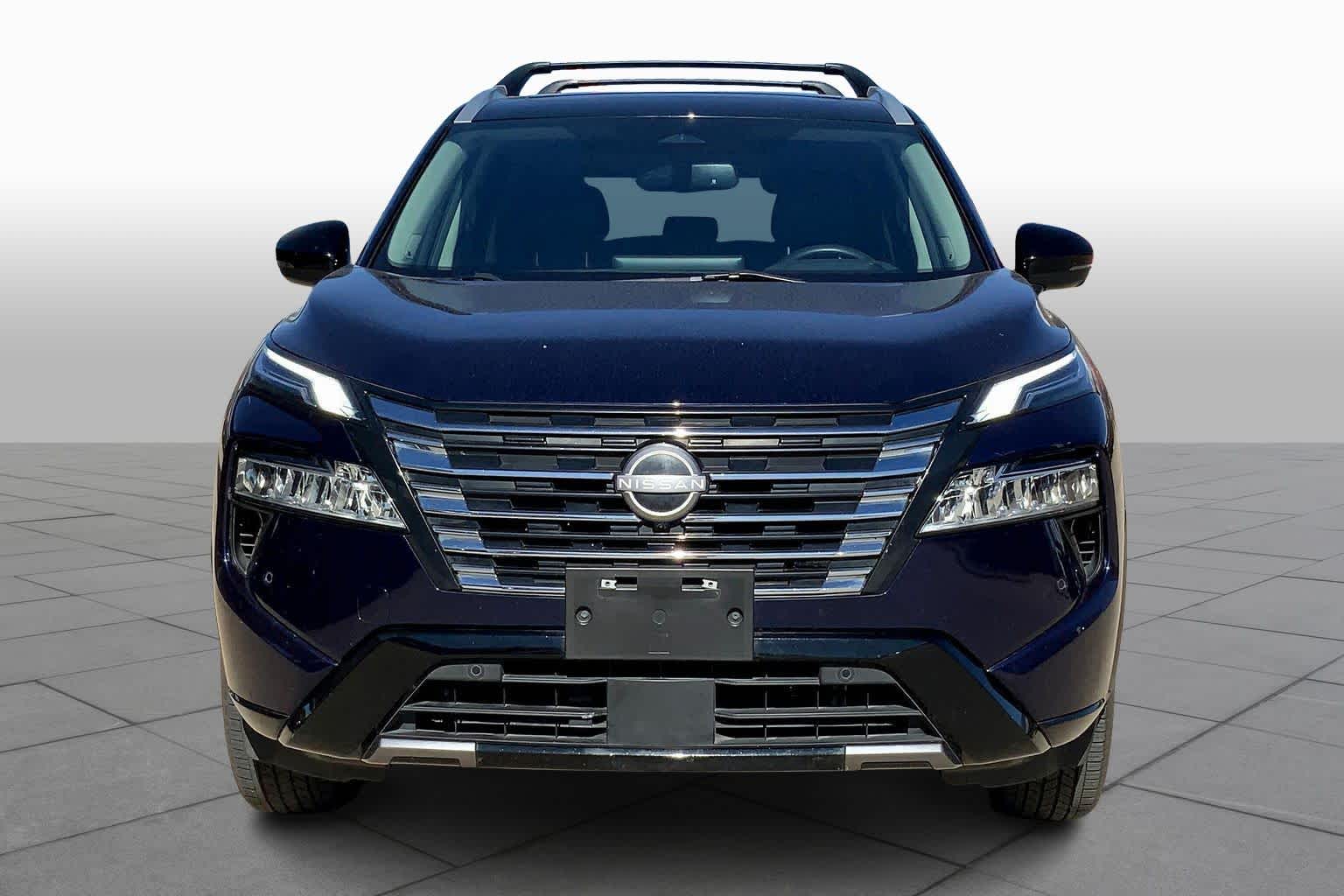 2024 Nissan Rogue Platinum AWD photo 2